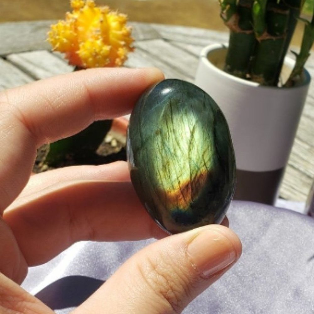 Flashy Labradorite Palm Stone - Picture 1 of 3